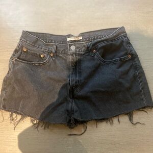 Black denim Levi’s cutoff shorts